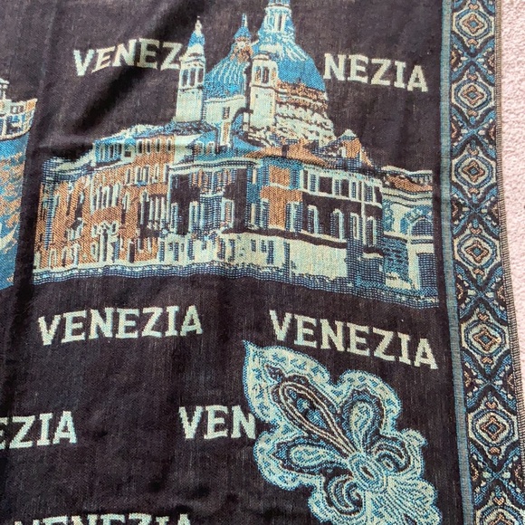 Authentic Italian Shawl/Scarf - Picture 2 of 6
